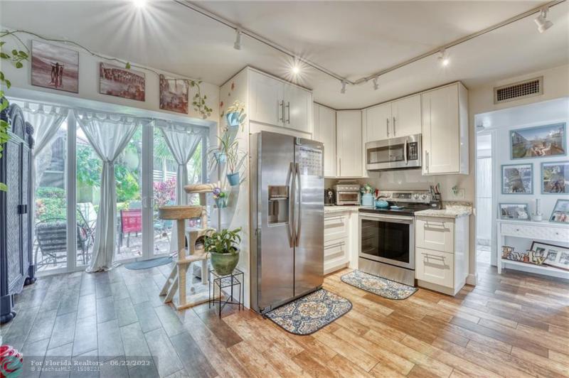  Condo & Townhome Photos