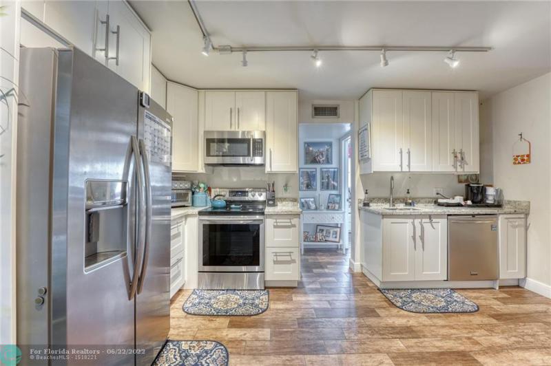  Condo & Townhome Photos