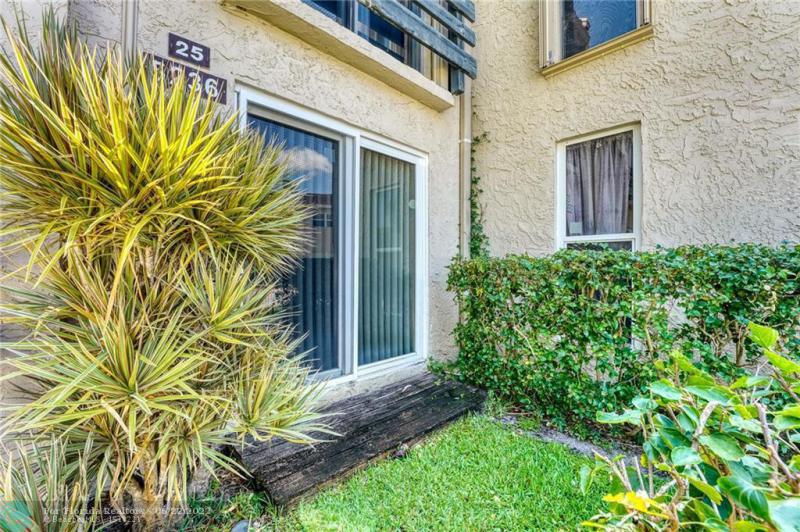  Condo & Townhome Photos