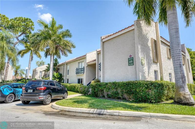  Condo & Townhome Photos