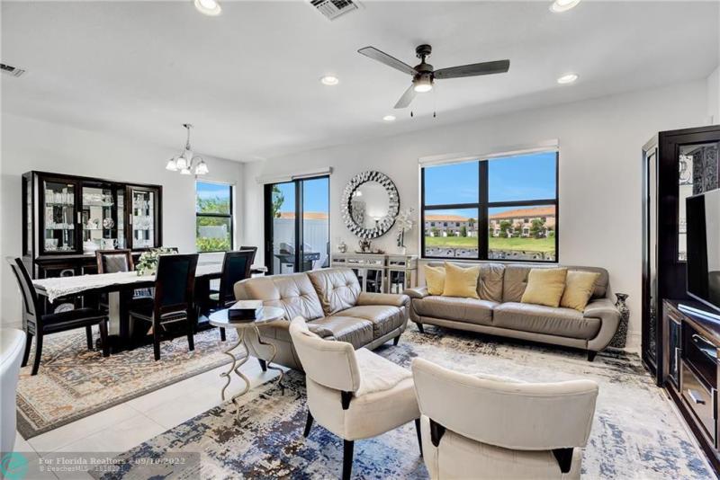  Condo & Townhome Photos