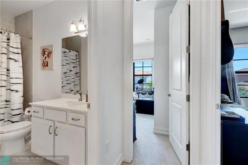  Condo & Townhome Photos