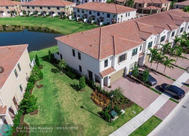  Condo & Townhome Photos