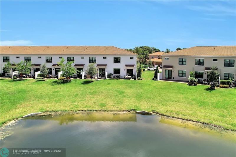  Condo & Townhome Photos