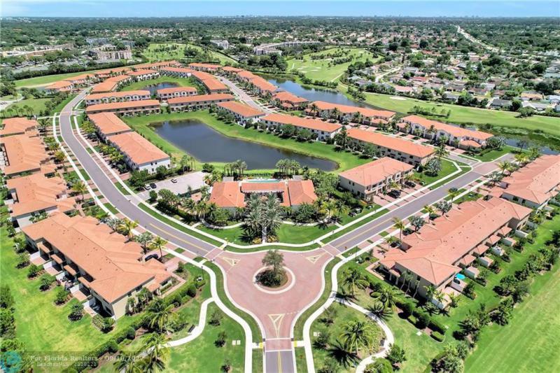  Condo & Townhome Photos