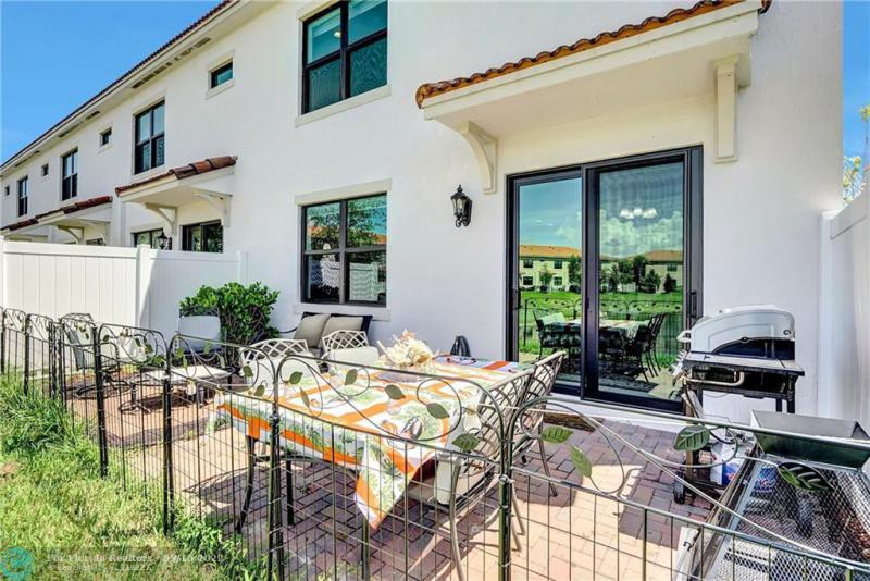  Condo & Townhome Photos