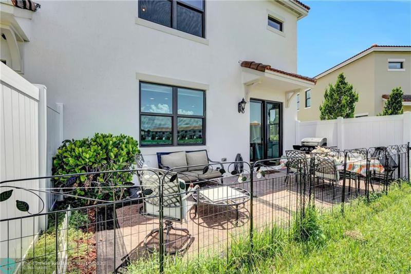  Condo & Townhome Photos