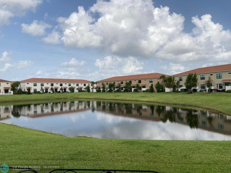  Condo & Townhome Photos