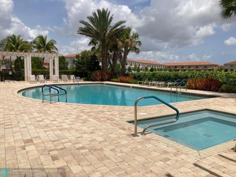  Condo & Townhome Photos