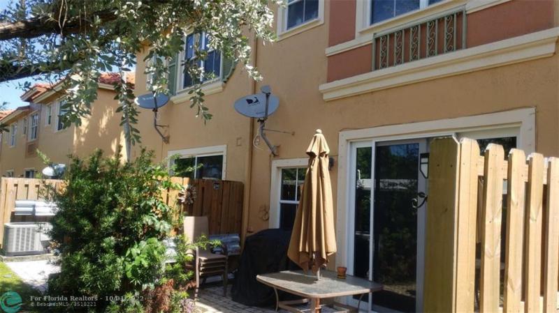  Condo & Townhome Photos