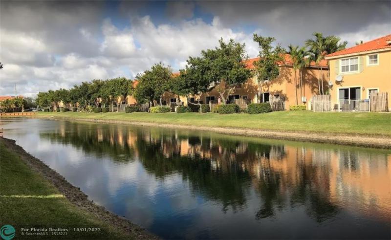  Condo & Townhome Photos