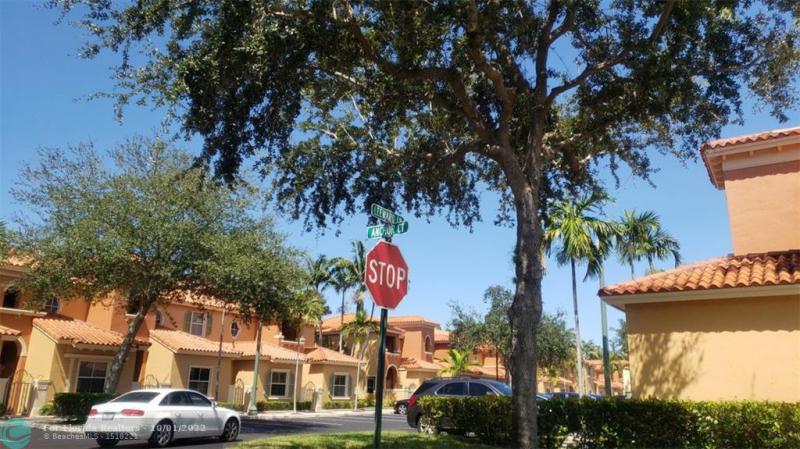  Condo & Townhome Photos