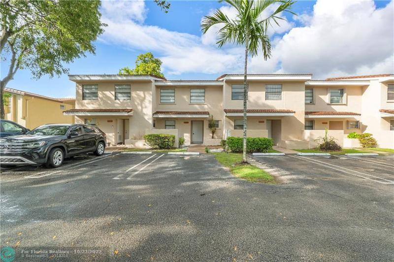  Condo & Townhome Photos