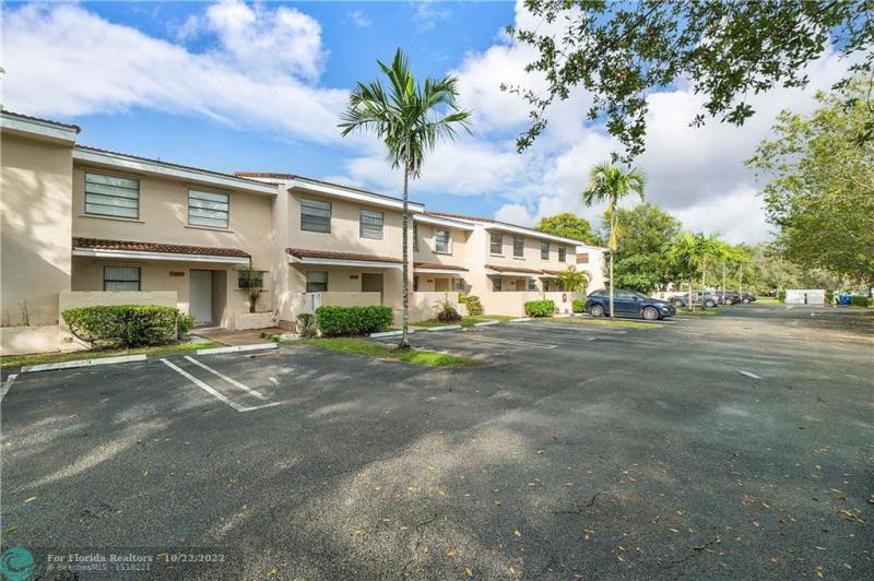  Condo & Townhome Photos