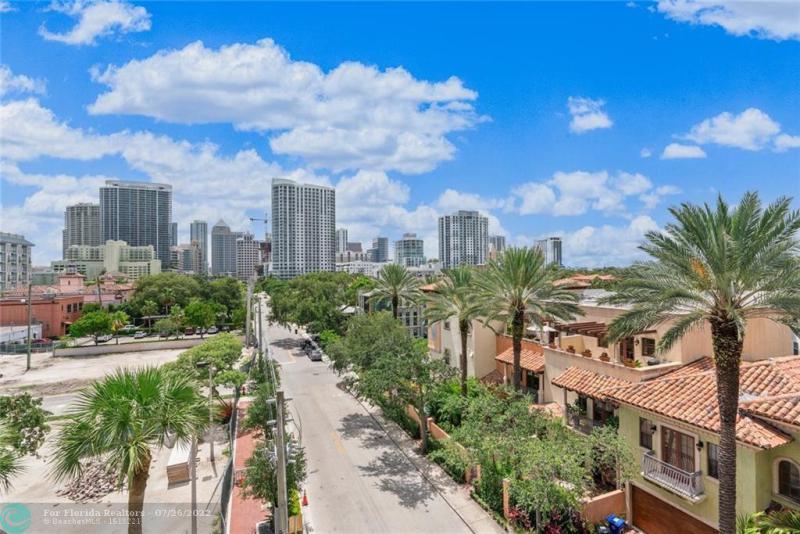  Condo & Townhome Photos