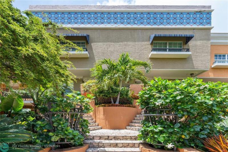  Condo & Townhome Photos