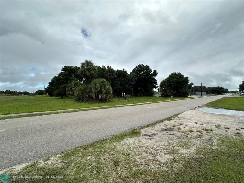  Commercial & Industrial Land Images 