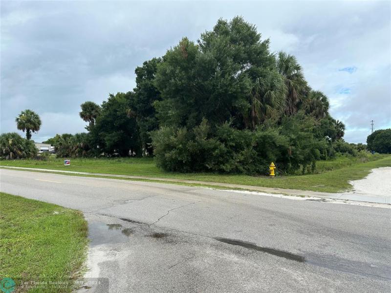  Commercial & Industrial Land Images 