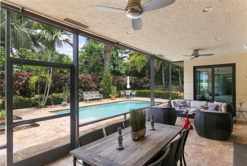  Single Family Homes Photo 10: 2701 NE 2nd Ave  Wilton Manors,  FL 33334