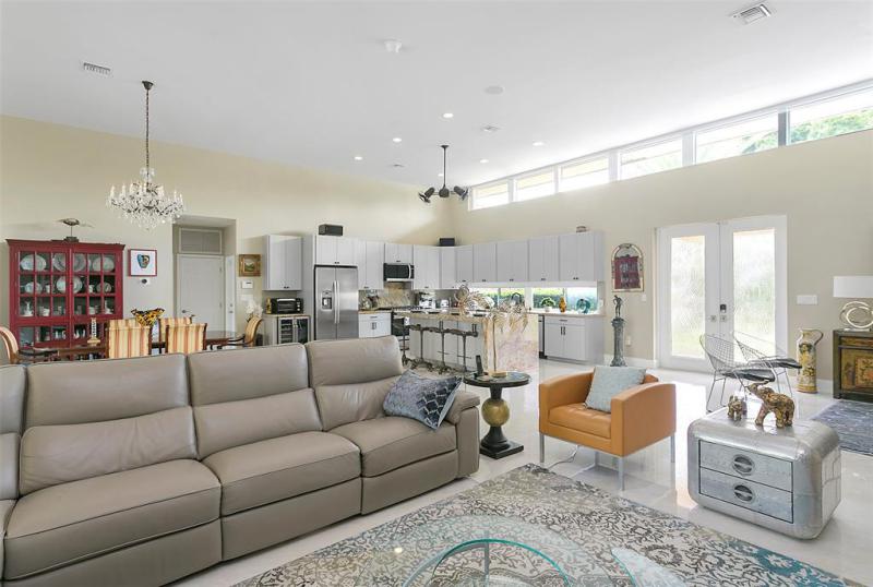  Single Family Homes Photo 15: 2701 NE 2nd Ave  Wilton Manors,  FL 33334