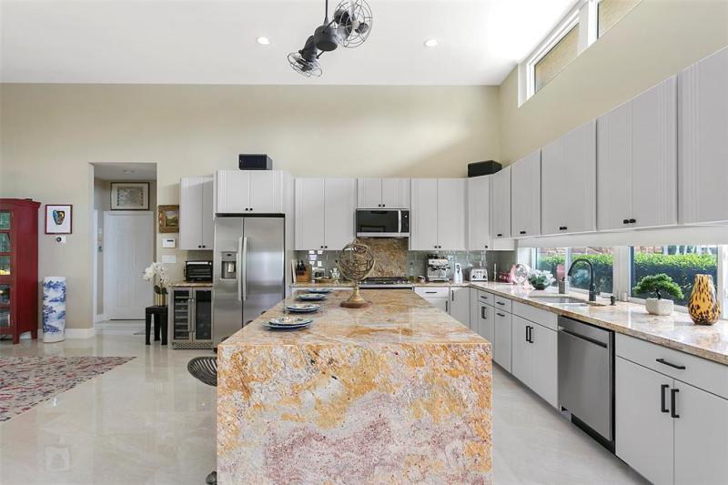  Single Family Homes Photo 19: 2701 NE 2nd Ave  Wilton Manors,  FL 33334