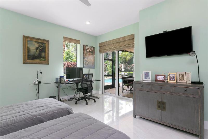  Single Family Homes Photo 27: 2701 NE 2nd Ave  Wilton Manors,  FL 33334