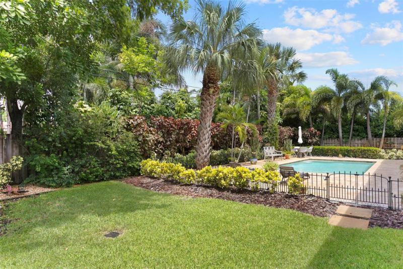  Single Family Homes Photo 3: 2701 NE 2nd Ave  Wilton Manors,  FL 33334