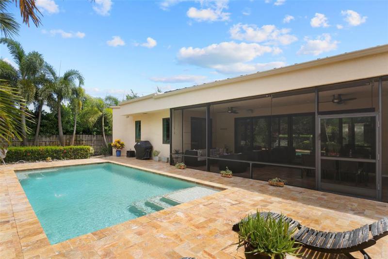  Single Family Homes Photo 7: 2701 NE 2nd Ave  Wilton Manors,  FL 33334
