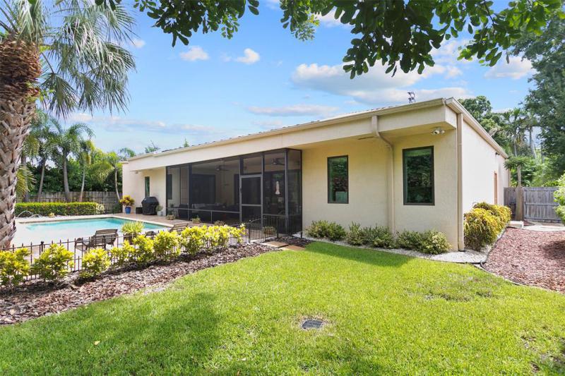  Single Family Homes Photo 8: 2701 NE 2nd Ave  Wilton Manors,  FL 33334