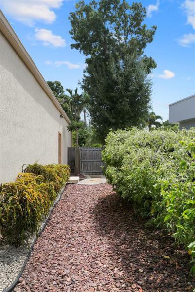  Single Family Homes Photo 9: 2701 NE 2nd Ave  Wilton Manors,  FL 33334