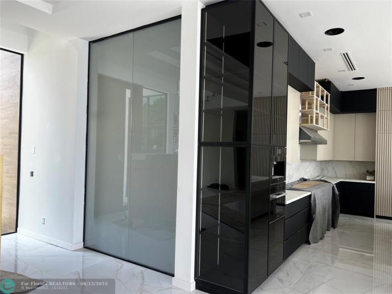  Single Family Homes Photo 16: 1371 W Terra Mar Dr  Pompano Beach,  FL 33062