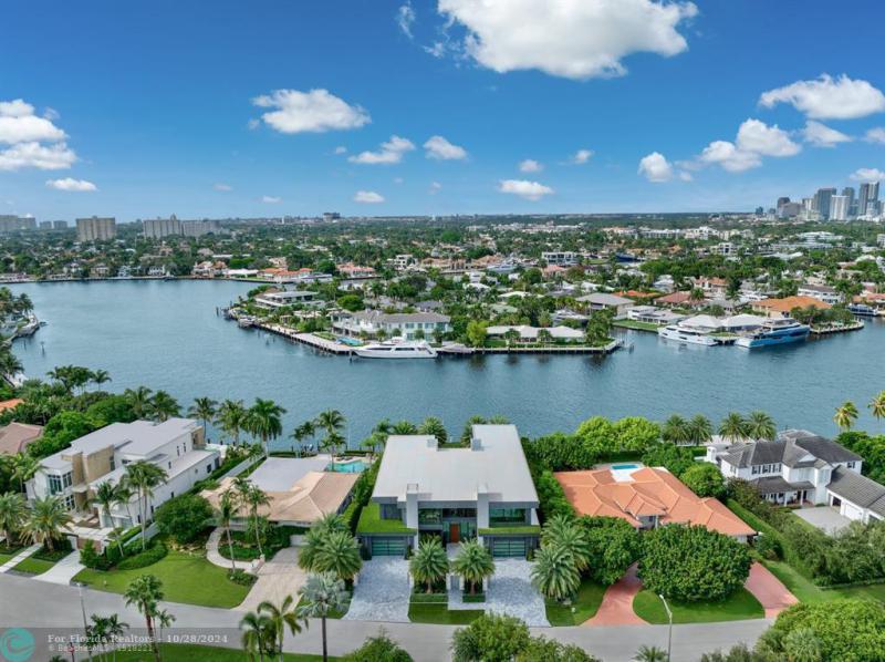  Single Family Homes Photo 10: 671 Middle River Dr  Fort Lauderdale,  FL 33304