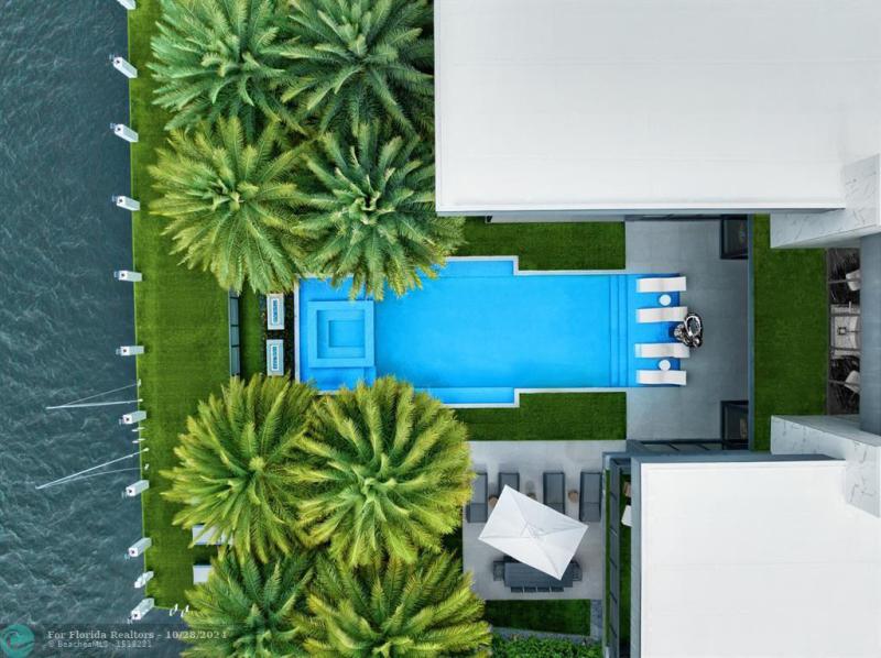  Single Family Homes Photo 12: 671 Middle River Dr  Fort Lauderdale,  FL 33304