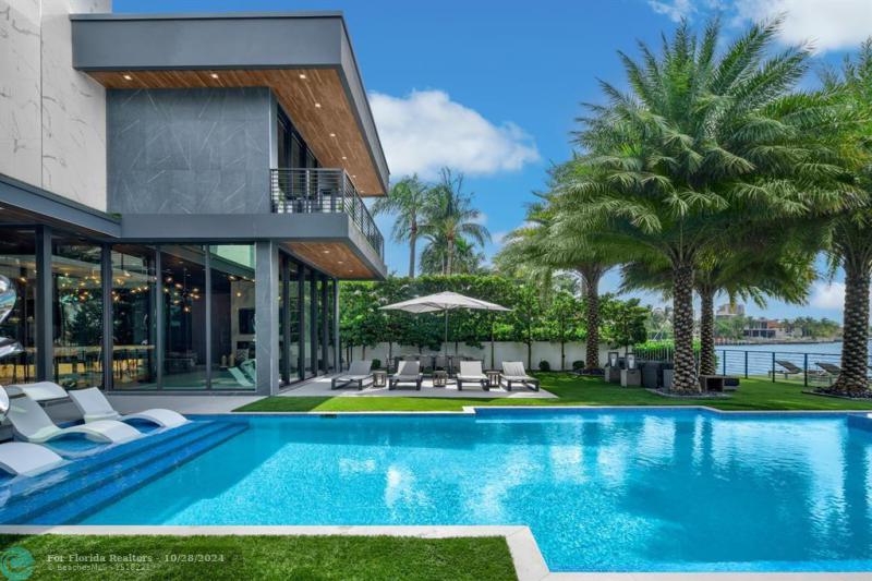  Single Family Homes Photo 17: 671 Middle River Dr  Fort Lauderdale,  FL 33304