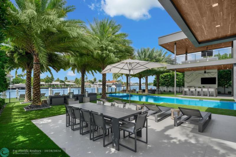  Single Family Homes Photo 19: 671 Middle River Dr  Fort Lauderdale,  FL 33304