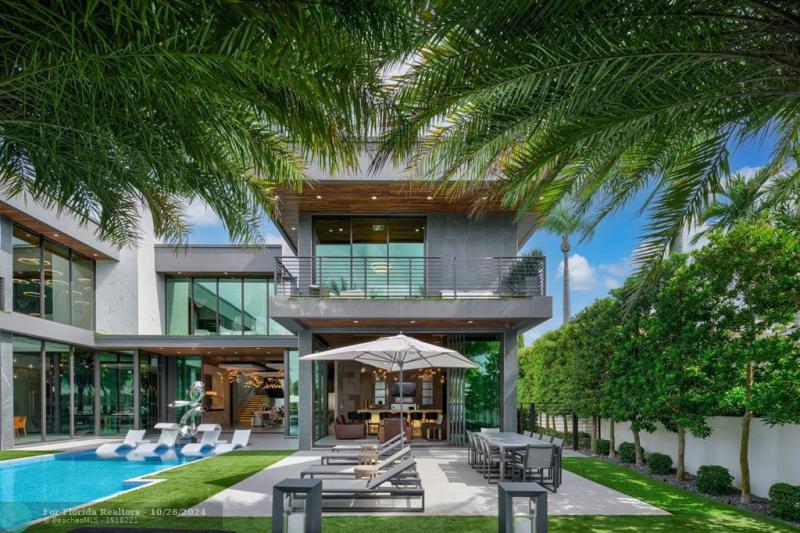  Single Family Homes Photo 22: 671 Middle River Dr  Fort Lauderdale,  FL 33304