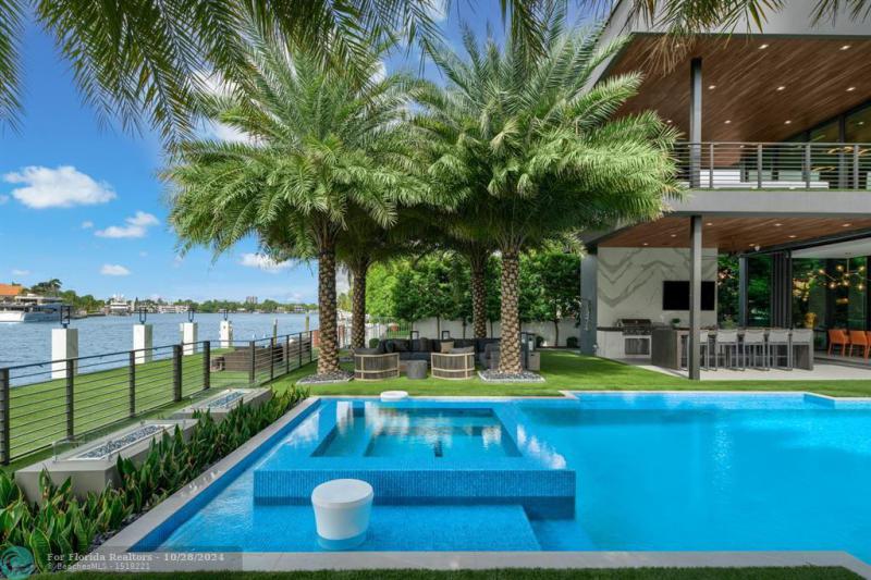 Single Family Homes Photo 23: 671 Middle River Dr  Fort Lauderdale,  FL 33304