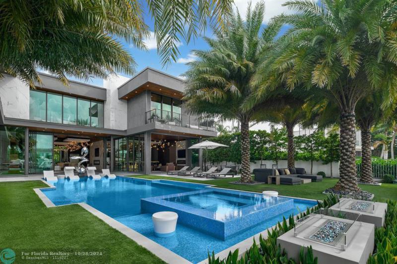  Single Family Homes Photo 24: 671 Middle River Dr  Fort Lauderdale,  FL 33304