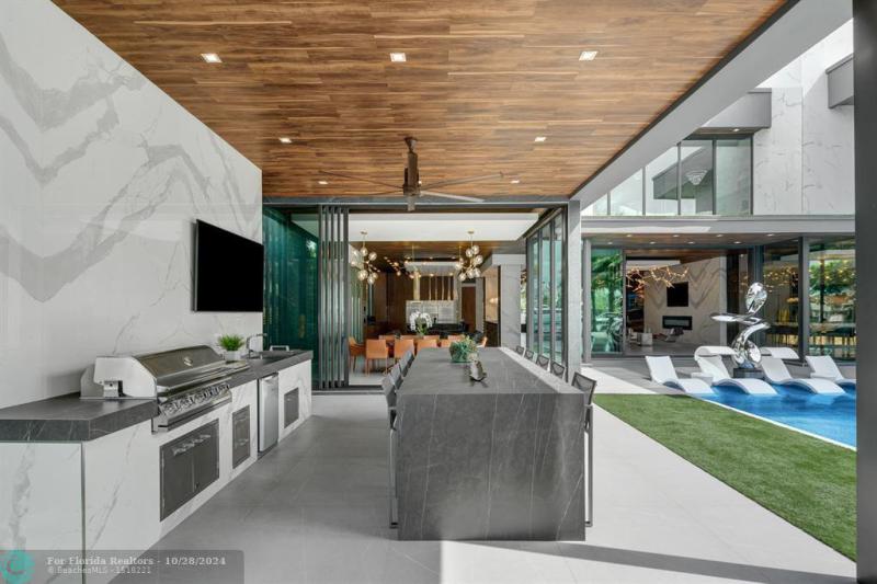  Single Family Homes Photo 25: 671 Middle River Dr  Fort Lauderdale,  FL 33304