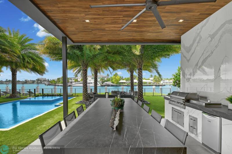  Single Family Homes Photo 27: 671 Middle River Dr  Fort Lauderdale,  FL 33304