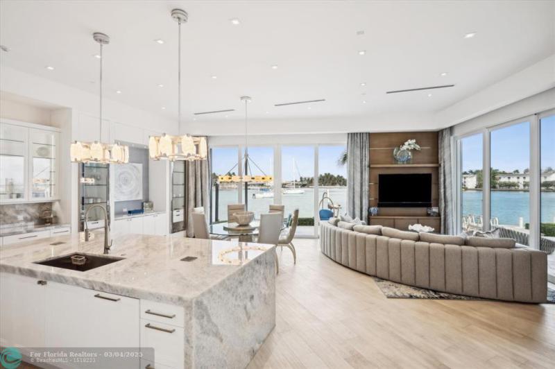  Single Family Homes Photo 11: 2400 Bay Dr  Pompano Beach,  FL 33062