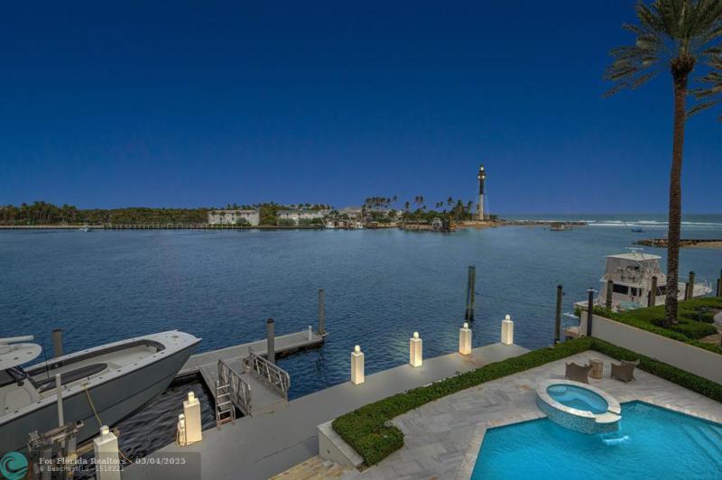  Single Family Homes Photo 14: 2400 Bay Dr  Pompano Beach,  FL 33062