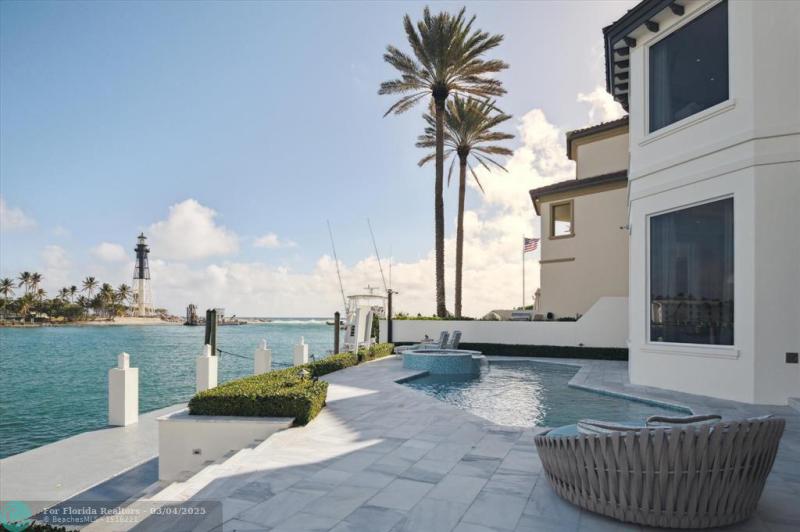  Single Family Homes Photo 16: 2400 Bay Dr  Pompano Beach,  FL 33062