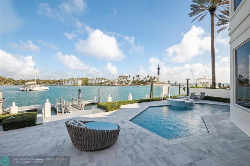  Single Family Homes Photo 18: 2400 Bay Dr  Pompano Beach,  FL 33062