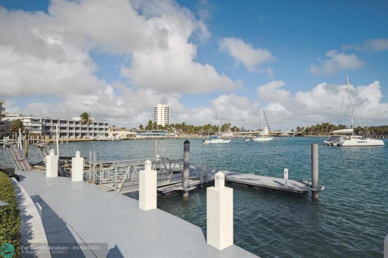  Single Family Homes Photo 19: 2400 Bay Dr  Pompano Beach,  FL 33062