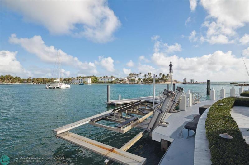  Single Family Homes Photo 20: 2400 Bay Dr  Pompano Beach,  FL 33062