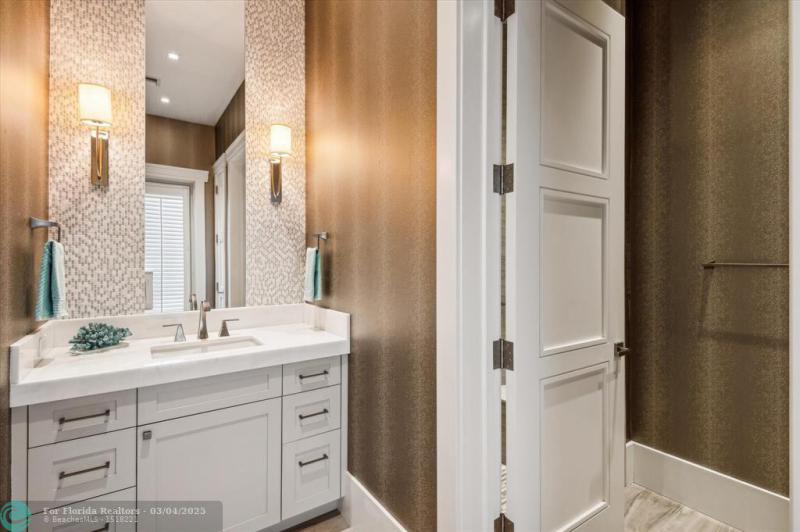  Single Family Homes Photo 31: 2400 Bay Dr  Pompano Beach,  FL 33062