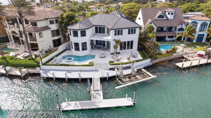  Single Family Homes Photo 4: 2400 Bay Dr  Pompano Beach,  FL 33062