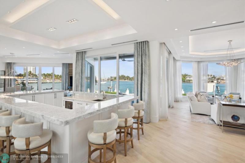  Single Family Homes Photo 7: 2400 Bay Dr  Pompano Beach,  FL 33062