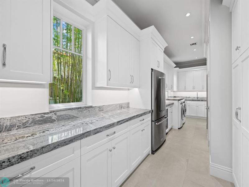  Single Family Homes Photo 19: 1110 SE 4th St  Fort Lauderdale,  FL 33301